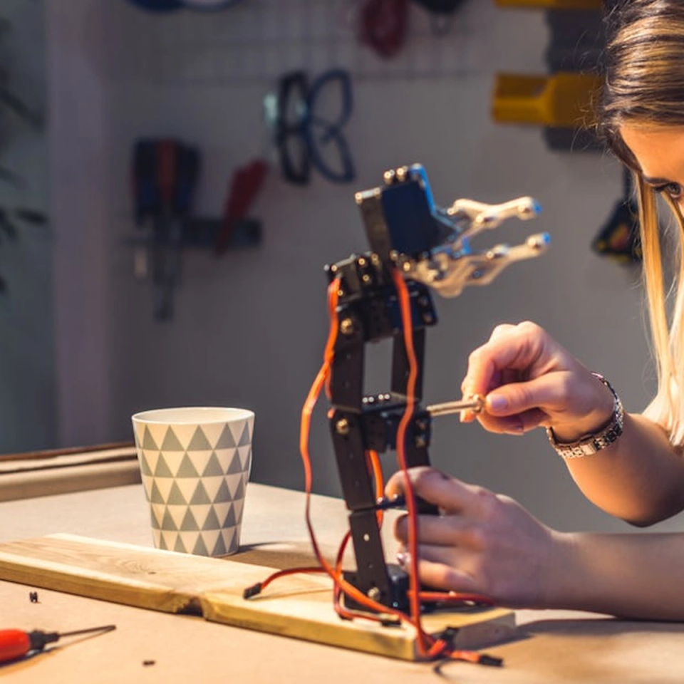 Photonics Engineers in Laser and Fiber Optics